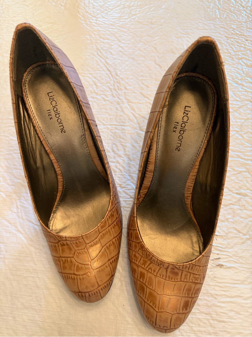 Liz Claiborne Cognac Croc-Embossed Pointed-Toe Pumps. Worn once! - Picture 4 of 4
